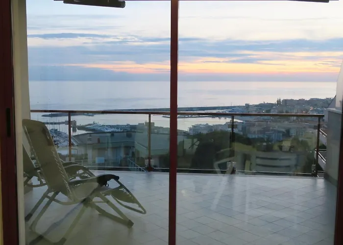 Terrazzavistamare, Piscina, Campodatennis